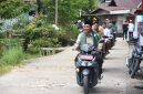 Foto Bupati Barito Utara, H. Shalahuddin, melakukan peninjauan langsung terhadap pembangunan Jembatan Tumpung Laung–Sikan