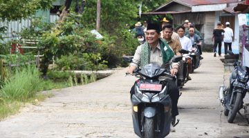 Foto Bupati Barito Utara, H. Shalahuddin, melakukan peninjauan langsung terhadap pembangunan Jembatan Tumpung Laung–Sikan