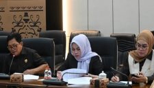 Foto Dewan Perwakilan Rakyat Daerah (DPRD) Kabupaten Barito Utara menggelar rapat