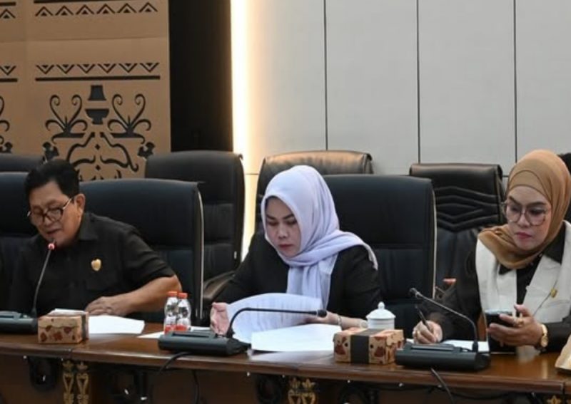 Foto Dewan Perwakilan Rakyat Daerah (DPRD) Kabupaten Barito Utara menggelar rapat