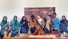 Foto Kedatangan Bunda PAUD Kabupaten Barito Utara, Hj. Maya Savitri Shalahuddin ke Sekolah Khusus Negeri 1 (SKHN 1) Muara Teweh