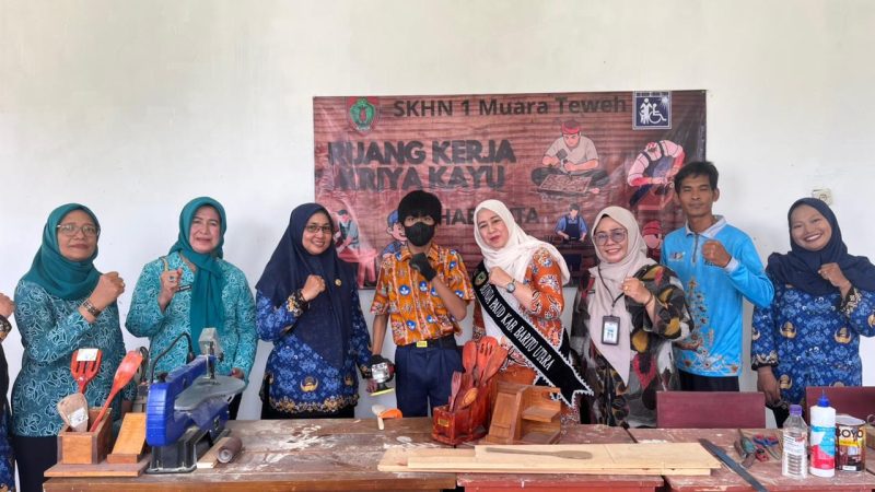 Foto Kedatangan Bunda PAUD Kabupaten Barito Utara, Hj. Maya Savitri Shalahuddin ke Sekolah Khusus Negeri 1 (SKHN 1) Muara Teweh