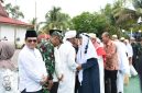 Foto kepulangan 110 jemaah haji tahun 1447 H/2026 M di halaman Kantor Bupati