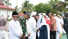 Foto kepulangan 110 jemaah haji tahun 1447 H/2026 M di halaman Kantor Bupati