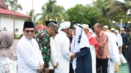 Foto kepulangan 110 jemaah haji tahun 1447 H/2026 M di halaman Kantor Bupati