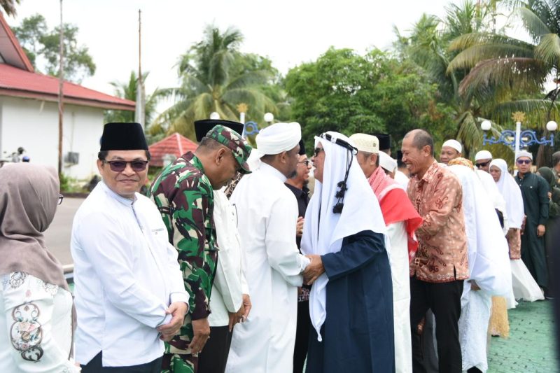 Foto kepulangan 110 jemaah haji tahun 1447 H/2026 M di halaman Kantor Bupati