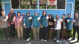 Foto Bunda PAUD Kabupaten Barito Utara, Hj. Maya Savitri Shalahuddin, melakukan kunjungan ke TK Telaga Kasih