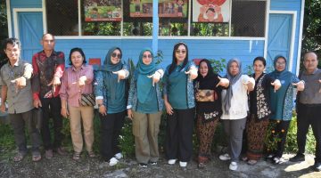 Foto Bunda PAUD Kabupaten Barito Utara, Hj. Maya Savitri Shalahuddin, melakukan kunjungan ke TK Telaga Kasih