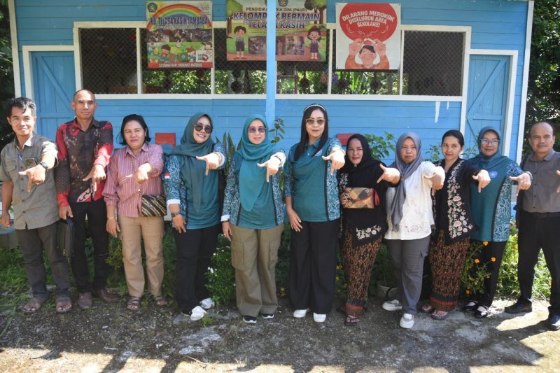 Foto Bunda PAUD Kabupaten Barito Utara, Hj. Maya Savitri Shalahuddin, melakukan kunjungan ke TK Telaga Kasih
