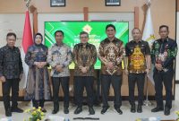 Foto Penyerahan laporan yang dilaksanakan di Palangkaraya