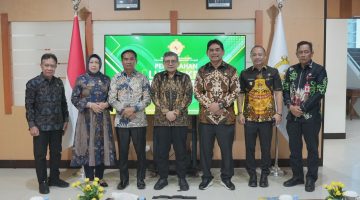 Foto Penyerahan laporan yang dilaksanakan di Palangkaraya