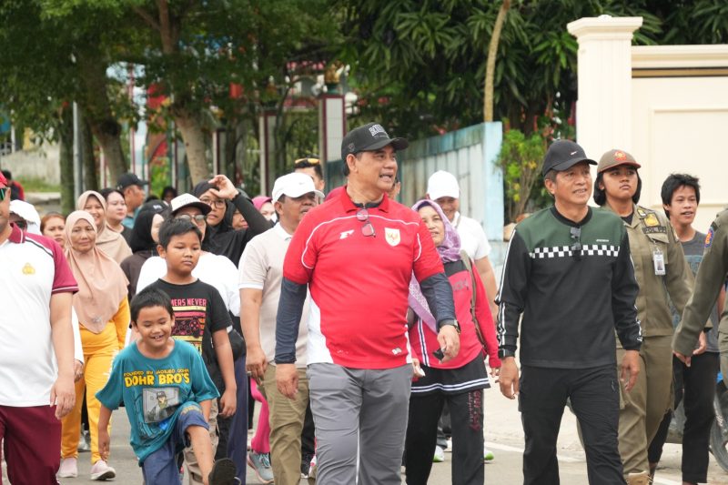 Foto Bupati Barito Utara, H. Shalahuddin, secara resmi melaunching kegiatan Car Free Day (CFD) di Barito Utara