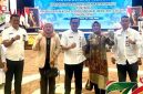 Foto Ketua DPRD Kabupaten Barito Utara, Ir. Hj. Mery Rukaini, M.IP., bersama Wakil Ketua II DPRD Barito Utara, Hj. Henny Rosgiaty Rusli, S.P., M.M., menghadiri kunjungan kerja Komisi II DPR RI