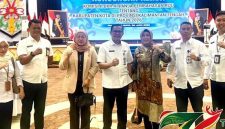 Foto Ketua DPRD Kabupaten Barito Utara, Ir. Hj. Mery Rukaini, M.IP., bersama Wakil Ketua II DPRD Barito Utara, Hj. Henny Rosgiaty Rusli, S.P., M.M., menghadiri kunjungan kerja Komisi II DPR RI