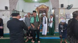 Foto Bupati Barito Utara bersama Wakil Bupati Felix Soenadi Y. Tingan dan Sekretaris Daerah Muhlis melaksanakan kegiatan Safari Salat Jumat
