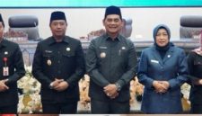 Foto Ketua DPRD Kabupaten Barito Utara, Ir. Hj. Mery Rukaini. Agenda penting ini turut dihadiri oleh Wakil Bupati Barito Utara, Felix Sonadie Y. Tingan, serta Sekretaris Daerah Kabupaten Barito Utara, Muhlis