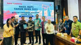 Staf Ahli Gubernur Kalteng Bidang Pemerintahan, Hukum, dan Politik Darliansjah bersama Ketua Komisi I DPRD Kalteng Muhajirin, beserta Anggota Komisi I DPRD Kalteng Yohanes Freddy Ering dan jajaran saat pada RDP Komisi I DPRD Provinsi Kalteng bersama Bank Kalteng yang membahas hasil RUPS Tahun Buku 2025 serta reviu program dan kegiatan tahun 2026, di Ruang Rapat Komisi I DPRD Kalteng,(Istimewa)