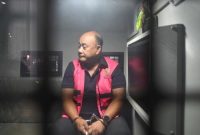 Tersangka dugaan tindak pidana korupsi tata kelola program Makan Bergizi Gratis (MBG) pada Badan Gizi Nasional (BGN) Dadan Hindayana berada di dalam mobil tahanan di Kejaksaan Agung, Jakarta, Rabu (3/6/2026). [ANTARA FOTO/M Risyal Hidayat/bar] 