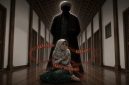 Ilustrasi kekerasan seksual di balik tembok pesantren. (Suara.com/Emma) 