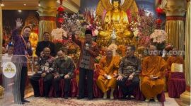 Menteri Agama RI Nasaruddin Umar alias Gus Umar menghadiri perayaan Hari Tri Suci Waisak 2570 T.B. di Wihara Ekayana Arama Indonesia Buddhist Centre, Duri Kepa, Jakarta Barat, Minggu 31 Mei 2026. [Istimewa] 