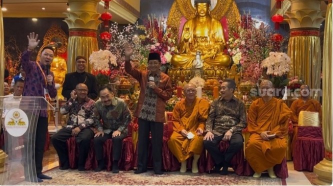 Menteri Agama RI Nasaruddin Umar alias Gus Umar menghadiri perayaan Hari Tri Suci Waisak 2570 T.B. di Wihara Ekayana Arama Indonesia Buddhist Centre, Duri Kepa, Jakarta Barat, Minggu 31 Mei 2026. [Istimewa] 