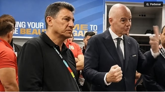 FIFA Paksa Iran Tinggalkan AS! Pencitraan Infantino, Masuk Ruang Ganti dan Ucap Kata-kata Manis [Tangkap layar X]