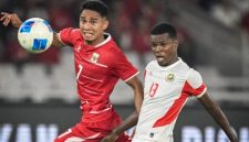 Pesepak bola Timnas Indonesia Marselino Ferdinan (kiri) berebut bola dengan pesepak bola Timnas Mozambik Valter Antonio Dauce Nhacussa (kanan) dalam laga FIFA Matchday di Stadion Utama Gelora Bung Karno (SUGBK), Senayan, Jakarta, Selasa (9/6/2026). [ANTARA FOTO/M Risyal Hidayat/nym]

