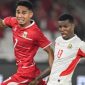 Pesepak bola Timnas Indonesia Marselino Ferdinan (kiri) berebut bola dengan pesepak bola Timnas Mozambik Valter Antonio Dauce Nhacussa (kanan) dalam laga FIFA Matchday di Stadion Utama Gelora Bung Karno (SUGBK), Senayan, Jakarta, Selasa (9/6/2026). [ANTARA FOTO/M Risyal Hidayat/nym]
