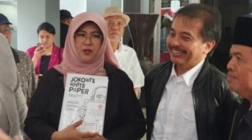 Dokter Tifa dan Roy Suryo [Hiskia/Suarajogja] 