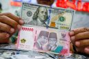 Nilai tukar rupiah menguat 128 poin ke level Rp17.860 per dolar AS pada perdagangan Jumat, 12 Juni 2026. Demonstrasi mahasiswa yang berlangsung kondusif disebut turut memperkuat nilai tukar rupiah. [Suara.com/Alfian Winanto] 