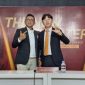 Shin Tae-yong diperkenalkan sebagai pelatih baru Persija Jakarta dalam jumpa pers di Jakarta International Stadium, Senin (8/6/2026). [Suara.com/Adie Prasetyo Nugraha]