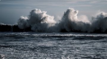 Ilustrasi tsunami (Pexels/Štpán Galle)