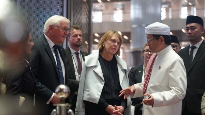 Presiden Jerman Frank-Walter Steinmeier dan Ibu Negara diajak mengunjungi Masjid Istiqlal dan Gereja Katedral. (dok. Kemenag) 