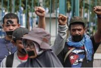 Puluhan aktivis Front Rakyat Indonesia untuk West Papua dan Aliansi Mahasiswa Papua melakukan aksi unjuk rasa bertema 