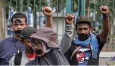 Puluhan aktivis Front Rakyat Indonesia untuk West Papua dan Aliansi Mahasiswa Papua melakukan aksi unjuk rasa bertema 