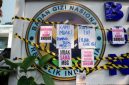 Massa menyegel Gedung Badan Gizi Nasional (BGN) di Jakarta, Rabu (10/6/2026). [Suara.com/Alfian Winanto] 