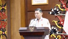 Kepala Biro Kesejahteraan Rakyat Setda Provinsi Kalimantan Tengah Rus`ansyah membuka kegiatan Koordinasi dan Sinkronisasi Kebijakan Kesejahteraan Rakyat Bidang Kebudayaan Tahun 2026 di Aula Eka Hapakat, Kantor Gubernur Kalimantan Tengah. Kegiatan ini menjadi langkah strategis dalam memperkuat kelembagaan Kedamangan dan melestarikan budaya serta hukum adat Dayak di Kalimantan Tengah. Rabu (1/7/2026).