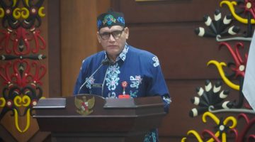 Asisten Perekonomian dan Pembangunan Setda Provinsi Kalimantan Tengah Anang Dirjo membacakan sambutan Pj. Sekretaris Daerah Linae Victoria Aden saat membuka Sosialisasi Gerakan Masyarakat Hidup Sehat (GERMAS) Tahun 2026 di Aula Eka Hapakat, Kantor Gubernur Kalimantan Tengah, Kamis (2/7/26).