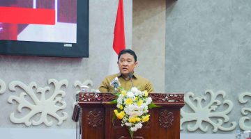 Wakil Gubernur Kalimantan Tengah Edy Pratowo menyampaikan Jawaban Gubernur atas Pemandangan Umum Fraksi DPRD terhadap Raperda Pertanggungjawaban Pelaksanaan APBD Tahun Anggaran 2025 pada Rapat Paripurna Ke-5 DPRD Provinsi Kalimantan Tengah di Palangka Raya, Senin (6/7/26).
