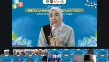 Bunda PAUD Provinsi Kalimantan Tengah, Aisyah Thisia Agustiar Sabran, menyampaikan arahan sekaligus membuka Sosialisasi Wajib Belajar 13 Tahun dan Masa Pengenalan Lingkungan Sekolah (MPLS) Jenjang PAUD secara daring, Senin (6/7/26).