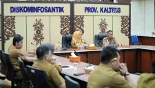 Kepala Diskominfosantik Provinsi Kalimantan Tengah Adiah Chandra Sari bersama para kepala OPD mengikuti Rapat Koordinasi Pengisian Indeks Pemerintahan Digital (PEMDI) Tahun 2026 sebagai upaya memperkuat transformasi digital di lingkungan Pemerintah Provinsi Kalimantan Tengah. di Aula Kanderang Tingang, Diskominfosantik Provinsi Kalteng, Selasa (7/7/26).
