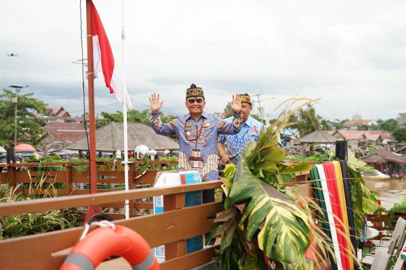 Arahan Gubernur Kalimantan Tengah H. Agustiar Sabran menjadi landasan optimalisasi pengelolaan kapal susur sungai sebagai aset daerah yang produktif untuk mendukung pengembangan sektor pariwisata dan mendorong pertumbuhan ekonomi berkelanjutan di Kalimantan Tengah. Jumat (10/7/26).