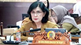 Pj. Sekretaris Daerah Provinsi Kalimantan Tengah Linae Victoria Aden menghadiri Rapat Gabungan Komisi DPRD bersama Tim Anggaran Pemerintah Daerah (TAPD) dalam pembahasan Raperda Pertanggungjawaban Pelaksanaan APBD Tahun Anggaran 2025 di Ruang Rapat Gabungan DPRD Provinsi Kalimantan Tengah, Selasa (14/7/26).