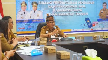 Plt. Kepala Dinas Kependudukan dan Pencatatan Sipil Provinsi Kalimantan Tengah Tirta membuka Rapat Koordinasi Teknis (Rakortek) Bidang Pendaftaran Penduduk dan Pencatatan Sipil Kabupaten/Kota se-Kalimantan Tengah Tahun 2026 di Ruang Rapat Disdukcapil Provinsi Kalimantan Tengah, guna memperkuat sinergi pelayanan administrasi kependudukan dan transformasi digital.  Senin (13/7/2026),