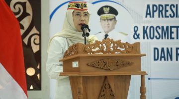 Asisten Administrasi Umum Setda Provinsi Kalimantan Tengah Sunarti mewakili Gubernur Kalimantan Tengah saat menghadiri penyerahan sertifikat kepada pelaku usaha obat bahan alam di BBPOM Palangka Raya. Pemerintah Provinsi Kalimantan Tengah terus memperkuat pengembangan industri herbal berbasis potensi lokal guna meningkatkan daya saing produk, memperluas pasar, dan mendorong pertumbuhan ekonomi daerah. Rabu (15/7/26)