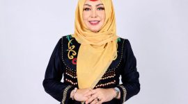 Kepala Diskominfosantik Provinsi Kalimantan Tengah Adiah Chandra Sari menyampaikan dukungan terhadap kebijakan Gubernur Kalimantan Tengah Agustiar Sabran mengenai pengaturan penggunaan handphone di sekolah. Kebijakan ini bertujuan menciptakan ruang digital yang aman, memperkuat literasi digital, serta mencegah cyberbullying dan penyebaran konten negatif di lingkungan pendidikan.