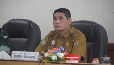 Asisten Perekonomian dan Pembangunan Setda Provinsi Kalimantan Tengah Anang Dirjo mengikuti Rapat Koordinasi Pengendalian Inflasi Tahun 2026 dan Evaluasi Dukungan Pemerintah Daerah terhadap Program 3 Juta Rumah secara virtual di Kantor Gubernur Kalimantan Tengah. Rakor membahas strategi menjaga stabilitas harga pangan, pengendalian inflasi, dan penguatan ketahanan pangan nasional. Senin, (20/7/26)