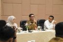 Asisten Perekonomian dan Pembangunan Setda Provinsi Kalimantan Tengah Anang Dirjo mewakili Sekda Kalteng membuka Focus Group Discussion (FGD) Optimalisasi DBH Dana Reboisasi dan DBH Sawit untuk Perlindungan Jaminan Sosial Ketenagakerjaan di Palangka Raya. Kegiatan ini menjadi upaya memperkuat sinergi pemerintah, BPJS Ketenagakerjaan, dan para pemangku kepentingan dalam memperluas perlindungan bagi pekerja rentan di Kalimantan Tengah. Selasa (28/7/26).