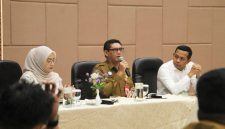 Asisten Perekonomian dan Pembangunan Setda Provinsi Kalimantan Tengah Anang Dirjo mewakili Sekda Kalteng membuka Focus Group Discussion (FGD) Optimalisasi DBH Dana Reboisasi dan DBH Sawit untuk Perlindungan Jaminan Sosial Ketenagakerjaan di Palangka Raya. Kegiatan ini menjadi upaya memperkuat sinergi pemerintah, BPJS Ketenagakerjaan, dan para pemangku kepentingan dalam memperluas perlindungan bagi pekerja rentan di Kalimantan Tengah. Selasa (28/7/26).