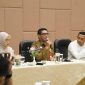 Asisten Perekonomian dan Pembangunan Setda Provinsi Kalimantan Tengah Anang Dirjo mewakili Sekda Kalteng membuka Focus Group Discussion (FGD) Optimalisasi DBH Dana Reboisasi dan DBH Sawit untuk Perlindungan Jaminan Sosial Ketenagakerjaan di Palangka Raya. Kegiatan ini menjadi upaya memperkuat sinergi pemerintah, BPJS Ketenagakerjaan, dan para pemangku kepentingan dalam memperluas perlindungan bagi pekerja rentan di Kalimantan Tengah. Selasa (28/7/26).